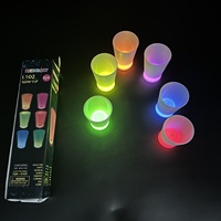 Nicro Offre Spéciale 12oz Coloré Clignotant Lumières Discothèque Bar Paillettes Fournitures Neno Partie Fluorescent Tasse Glowing LED Gobelets En Plastique