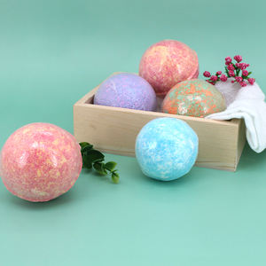 Bomba de baño de bolas con forma de bola, se enrolla cuando hace espuma - Product Image 2