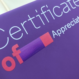 Certificat scolaire <span class=keywords><strong>personnalisé</strong></span> en cuir PU violet A4 avec impression couleur du logo - Product Image 6