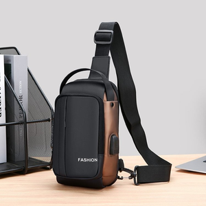 Fabrikdirektpreis PU-Reißverschluss Modische Multifunktionale Wasserdichte USB-Ladeanschluss Brusttaschen für Männer - Product Image 1