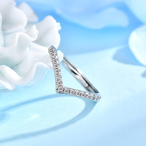 แหวนเงินรูปตัววี ดีไซน์เรียบง่าย สวยงาม - Product Image 2