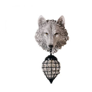 Country Retro Wall Light Bar Cafe Golden Wolf Head Hold Lantern Inn Resina Decorado Tema Restaurante Wolf Lámpara de pared - Product Image 5