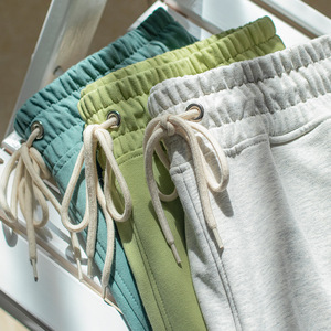 Shorts en coton pour hommes, taille mi-haute, respirants, avec cordon de serrage, coupe droite, décontractés pour l'été - Product Image 1