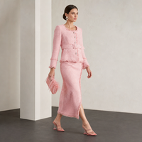 Ensemble tailleur tweed deux pièces pour femme, rose, avec veste peplum à franges en bouclé et jupe midi fendue taille haute, sans col