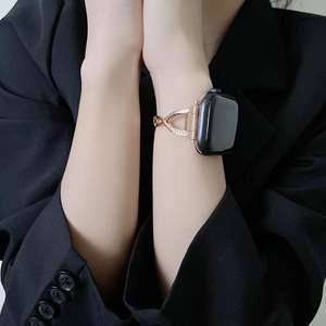 HMJ Vente en gros <span class=keywords><strong>Bracelet</strong></span> en métal pour femmes <span class=keywords><strong>Bracelet</strong></span> réglable de luxe <span class=keywords><strong>Bracelet</strong></span> de montre pour <span class=keywords><strong>Apple</strong></span> <span class=keywords><strong>Watch</strong></span> personnalisé <span class=keywords><strong>Bracelet</strong></span> en acier inoxydable - Product Image 4