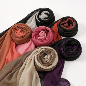 <span class=keywords><strong>JYL</strong></span> Premium Double Point Rayon Viscose Écharpe Peint À La Main Dégradé Ombre Modal Hijab Coton Bawal pour Filles Département Musulman - Product Image 4