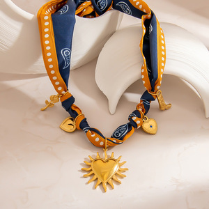 Collier en soie avec pendentif cœur plaqué or 18 carats, bijoux tendance en acier inoxydable, cadeau pour femme - Product Image 4