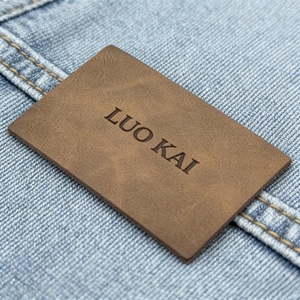 Étiquette de marque en cuir tendance pour sacs à main, patchs personnalisés gaufrés autocollants ou à coudre - Product Image 2