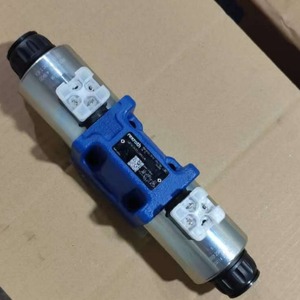 Vanne directionnelle à solénoïde Rexroth 4WE10E5XEG24N9K4M, commande hydraulique à quatre voies pour l'huile - Product Image 1