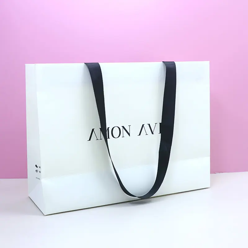 Bolsa de papel con asa para compras, logotipo de marca impreso personalizado, venta al por mayor, regalo de lujo, joyería negra