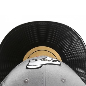 1-0031 Cappello da sole con visiera piatta in vinile con motivo a dita, stile hip hop, per adulti, modello europeo-americano - Product Image 3