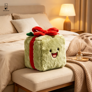 Boîte cadeau en peluche vert sauge avec visage souriant brodé, ruban rouge, jouet décoratif kawaii pour les fêtes - Product Image 5