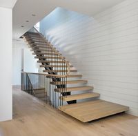 Escalier flottant moderne en bois droit avec marches en bois et garde-corps en verre, éclairage LED préfabriqué pour villa