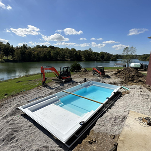 Spa de nage en fibre de verre résistant aux UV, capacité personnalisée, avec fonction cascade à contre-courant pour jardin et piscine de loisirs - Product Image 1