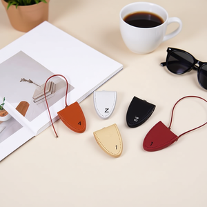 Étui triangulaire en cuir pour lunettes, 8x5,7 cm, pour le rangement des lunettes, style simple, matériau souple - Product Image 3