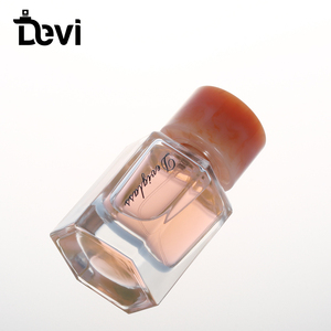 Flacons de parfum en verre de luxe vides en gros Devi, rechargeables avec pulvérisateur à pompe, estampage à chaud, étanches et écologiques - Product Image 5