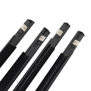 Guarnizione Raschiavetro Esterna per Cristallo Portiera per Suzuki Escudo e Grand Vitara 83811-65J00 83821-65J00 - Product Image 4