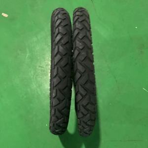 Ensemble de pneus et chambres à air en caoutchouc de 20 pouces pour vélos de neige, de plage et de route avec conception à double couche 20x4.0 - Product Image 4