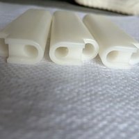 Profil en plastique blanc usiné CNC sur mesure en HDPE