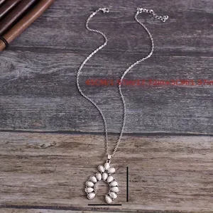 Collier pendentif femme Petite Western Style <span class=keywords><strong>Naja</strong></span> Squash Blossom Turquoise Pierre Howlite avec chaîne à maillons - Product Image 5