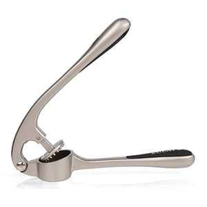 Presse-ail manuelle en acier inoxydable coloré, or rose, avec poignée en silicone - Product Image 2