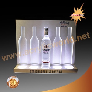 Présentoir à alcool de comptoir avec éclairage LED pour la présentation de bouteilles de spiritueux haut de gamme - Product Image 6