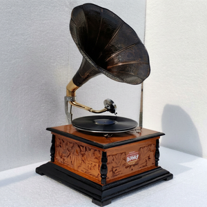 Gramófono antiguo en perfecto funcionamiento, fonógrafo de cuerda para discos. - Product Image 1