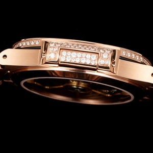 Montre-bracelet pour homme en or rose entièrement sertie de diamants, design boîtier coussin, sertissage dense de pierres, affichage de la date, montre de luxe élégante haut de gamme - Product Image 4