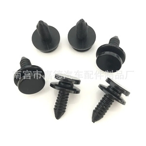 คลิปยึดแผงประตูภายในรถยนต์ Volkswagen Passat B5 Skoda Octavia รุ่น 3B0867333 สีดำ อะไหล่ทดแทน - Product Image 1