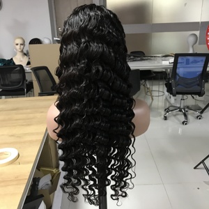 <span class=keywords><strong>Capelli</strong></span> vietnamiti 100% <span class=keywords><strong>veri</strong></span> <span class=keywords><strong>capelli</strong></span> umani 4x4 HD chiusura in pizzo senza colla parrucca a onde profonde di colore naturale - Product Image 3