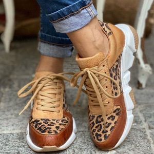 Usine de mode Vente en Gros Chine Chaussures <span class=keywords><strong>Marron</strong></span> en <span class=keywords><strong>Cuir</strong></span> PU Imprimé Léopard Femmes Chaussures Baskets - Product Image 2