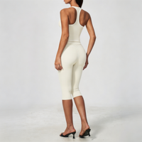 Ensemble de sport pour femme GH avec logo personnalisé, soutien-gorge de sport brossé contrastant à col halter et leggings capri taille haute à effet ventre plat pour fitness et yoga