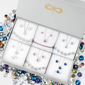 Boîte de rangement pour bijoux en carton rigide Crown Win 3,5x3,5x2, imprimée en feuille d'or, doublée d'une éponge, expédition sécurisée, matériaux recyclés - Product Image 4