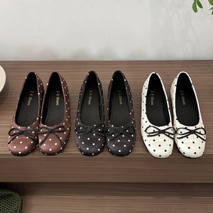 Fiocco a pois da donna con effetto rialzante, novità per la primavera 2026, adatto per ballerine con suola morbida - Product Image 1