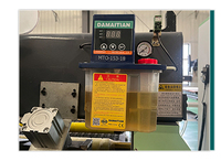 Machine de découpe CNC pour portes, contrôle intelligent, lubrification automatique, table composite à rainures en T, matériaux multiples (bois, acrylique, PVC)
