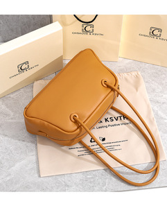 2025 nouvelle épaule texturée Portable grande capacité Boston oreiller sac femmes mode sac à bandoulière - Product Image 3