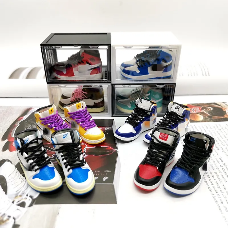 卸売プラスチックミニスニーカーYee zy 350 v2 Air AJ1 Jordan1OWシューズスニーカーキーホルダーミニスニーカーミニボックス付き