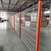 Gebogen Driehoekig Paneelhek 2M Buiten, Gegalvaniseerd IJzer & PVC Houten Frame, 3D Geweven Gelast Draadgaas voor Tuin & Patio