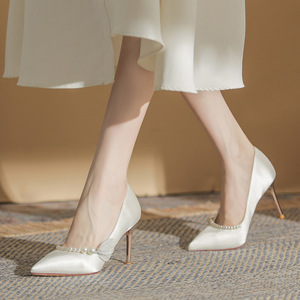 6681-48 Chaussures de mariée 100% soie à talons, bout pointu, ornées de perles, pour la mariée - Product Image 4