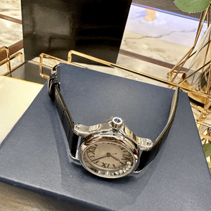 Montre-bracelet élégante pour femme à cadran analogique rond à quartz avec bracelet en cuir gaufré et cadran orné de cristaux pour le quotidien - Product Image 5