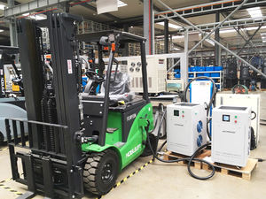 כוח אדם גבוה 24v 250a מזלג משאית מטען ליתיום-יון תחנת טעינת סוללה תעשייתית עם כניסת 320v-460v - Product Image 6