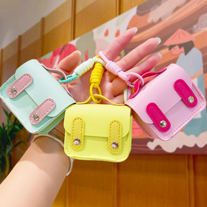 เคสใส่ <span class=keywords><strong>AirPods</strong></span> แบบกระเป๋าเป้สะพายหลังขนาดเล็ก วัสดุ PVC พร้อมพวงกุญแจ กระเป๋าใส่เหรียญ กระเป๋าใส่หูฟัง สำหรับผู้หญิง - Product Image 1