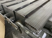 Banda transportadora espiral de malla tejida de acero inoxidable personalizada, resistente a altas temperaturas, de alambre plano y alta resistencia a la tracción para horno de calentamiento