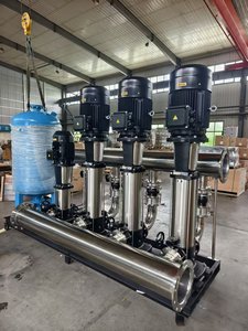 Pompa centrifuga verticale multistadio trifase in acciaio inossidabile per aumento pressione e riempimento per sistemi industriali - Product Image 2