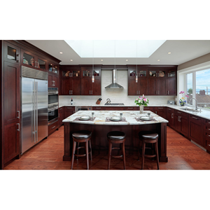 خزائن مطبخ فاخرة كلاسيكية باللون الأحمر الكرزي مع أبواب شاكر خالدة وجزيرة كبيرة - Product Image 1