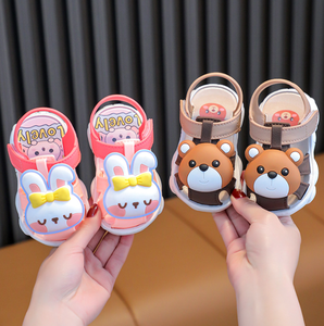 Sandales d'été en plastique pour tout-petits avec protection des orteils, super douces et mignonnes, à motif de dessin animé, pour l'intérieur et l'extérieur - Product Image 2