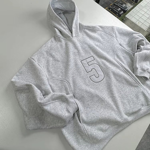 Sudadera con Capucha Oversize Corta en Gris Jaspeado con Estampado del Número 5, Estilo Casual Urbano para Hombre - Product Image 2