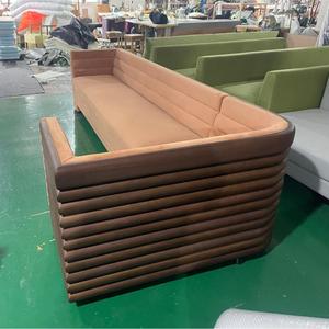 Sofá Moderno Personalizado para Sala de Estar con Diseño Único de Placa Trasera de Madera para Dormitorio y Uso en Hoteles - Product Image 2