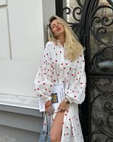 Robe chemise respirante haute densité pour femme, motif cœur artisanal, esthétique resort, silhouette oversize, tenue décontractée pour femme