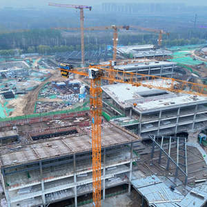 Grue à tour autoportante à plateforme plate QTZ125-6015 de 10 tonnes, hauteur de levage de 200 m (Plus de modèles en vente) - Product Image 1